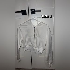 Cropped white sweatshirt